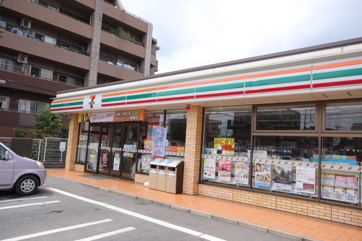 Convenience store. Seven-Eleven Tsurugashima Fujigane store up (convenience store) 533m