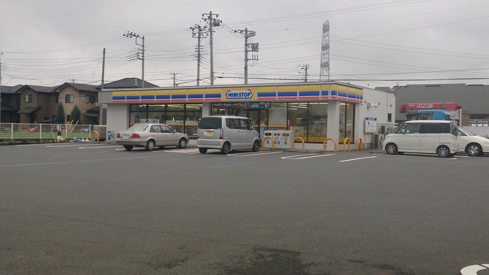 Convenience store. 500m to MINISTOP