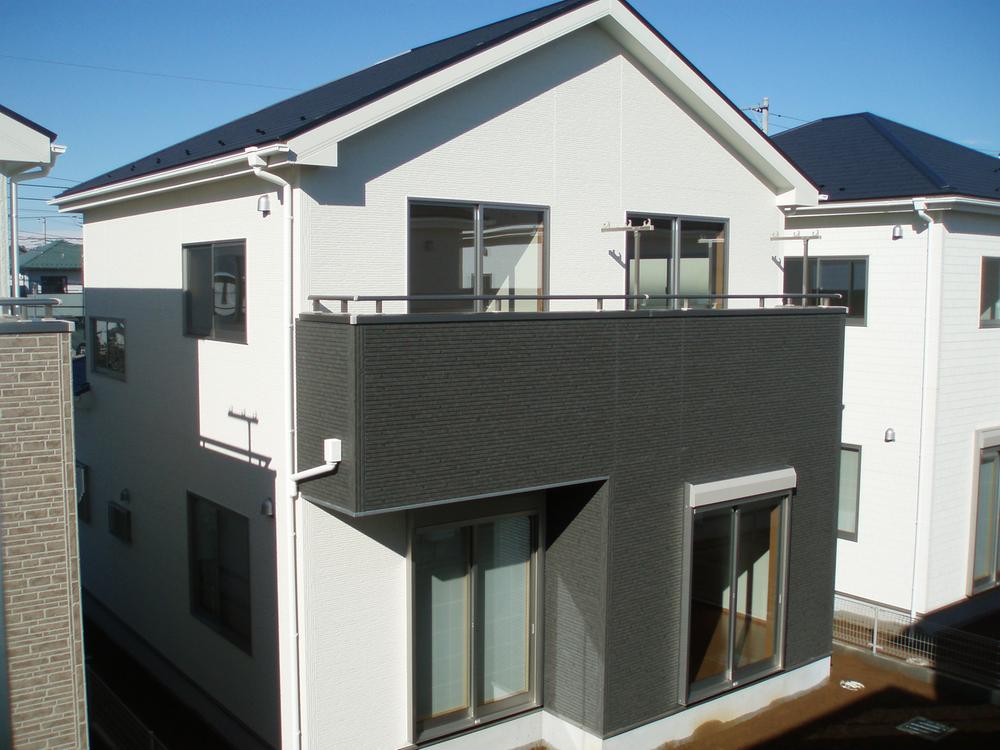 Local appearance photo. Building 3