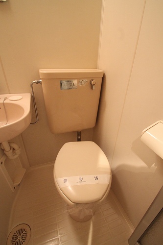 Toilet. Apamanshop Tsurugashima shop TEL: 049-233-7511