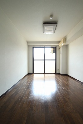Living and room. Apamanshop Tsurugashima shop TEL: 049-233-7511