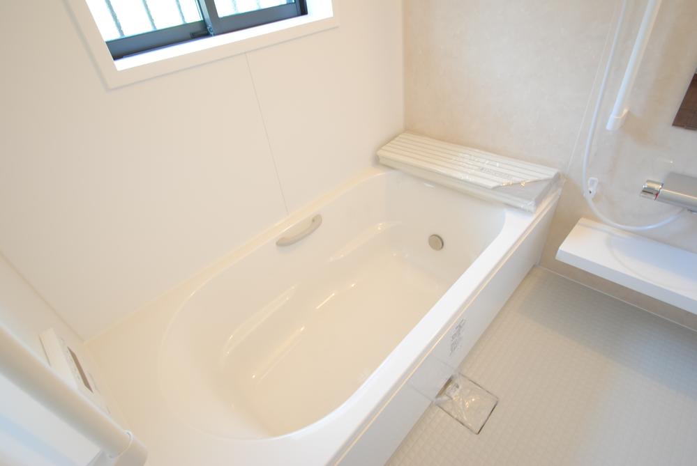 Same specifications photo (bathroom). Seller example of construction (same specification bathroom) Placement ・ The color is different. 