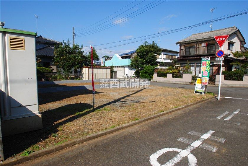 Local photos, including front road. Local (10 May 2013) Shooting