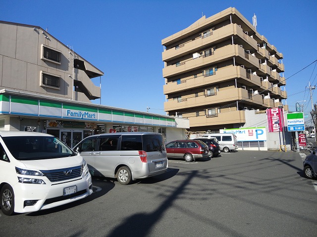 Convenience store. FamilyMart Sakado Station south zelkova dori until (convenience store) 521m