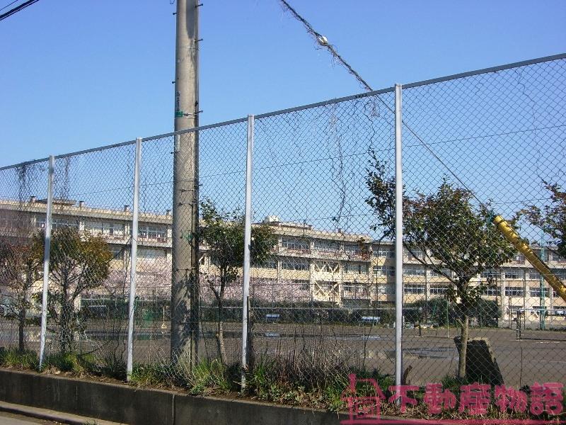 Junior high school. 963m to Tsurugashima Tatsufuji junior high school