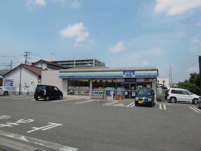 Convenience store. Three F Tsurugashima Kamihiroya store up (convenience store) 308m
