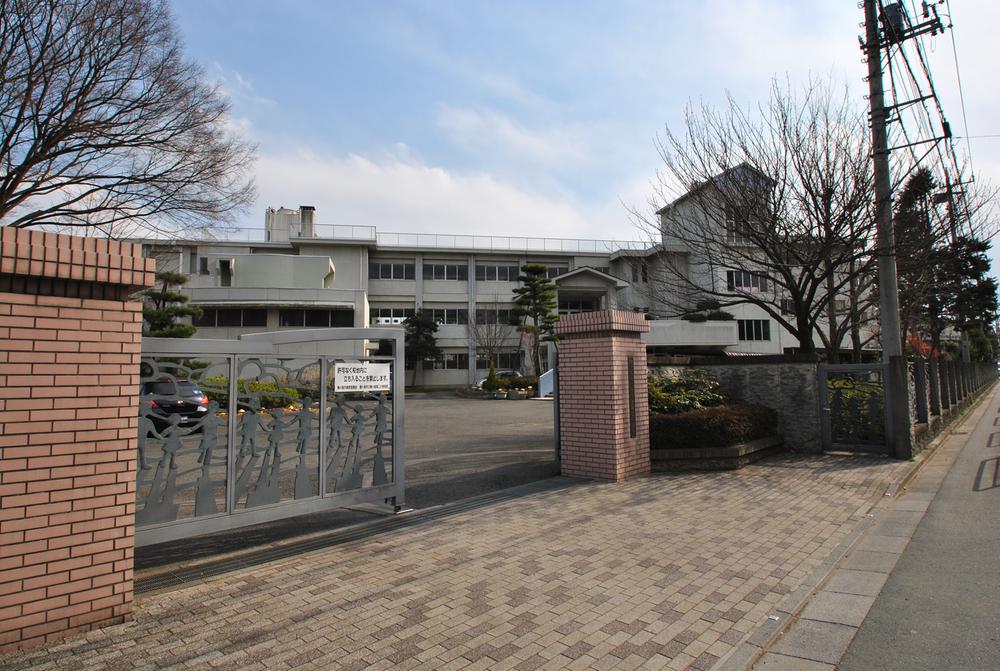 Primary school. 710m to Tsurugashima second elementary school