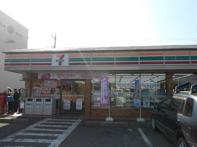 Convenience store. 333m to Seven-Eleven (convenience store)