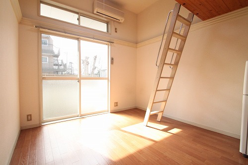 Living and room. Apamanshop Tsurugashima shop TEL: 049-233-7511