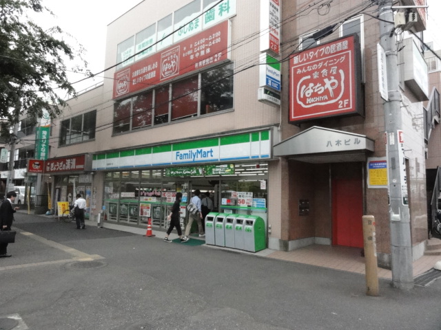 Convenience store. 480m to Family Mart (convenience store)