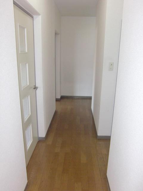 Other room space. Corridor