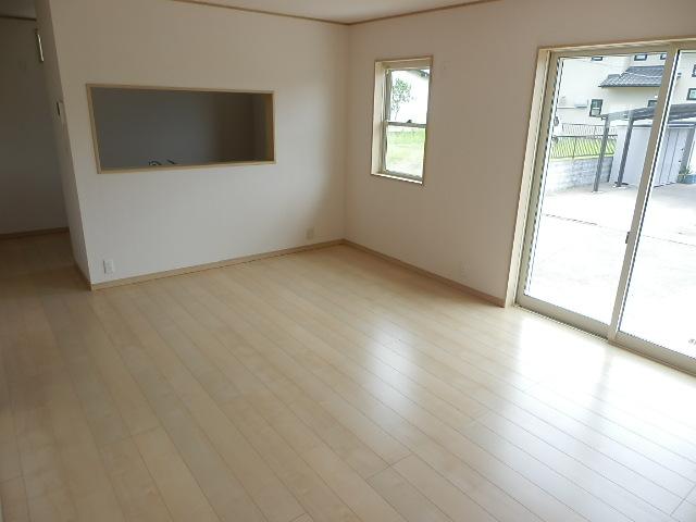 Same specifications photos (living). Same specifications