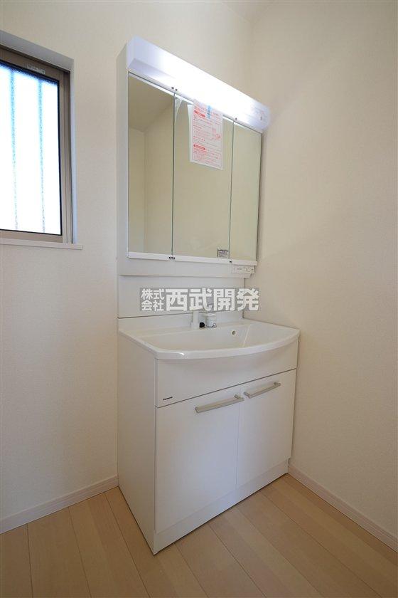 Wash basin, toilet. Color ・ Arrangement and the like are different. 