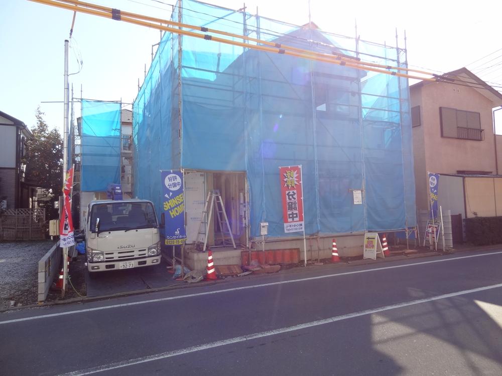 Local photos, including front road. Local (11 May 2013) Shooting