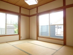 Living and room. Japanese-style room There is also a window place 2