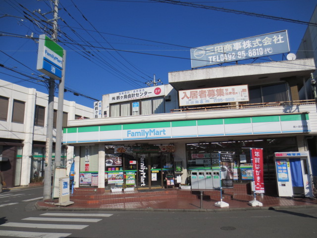 Convenience store. 560m to Family Mart (convenience store)