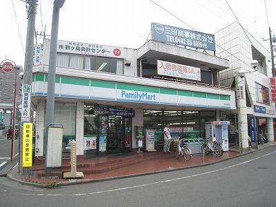 Convenience store. FamilyMart Tsurugashima Station store up (convenience store) 274m