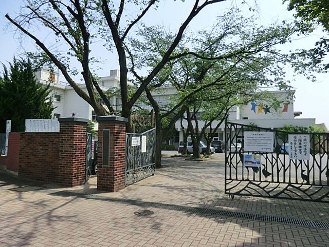 Primary school. Tsurugashima stand Tsurugashima 328m until the first elementary school