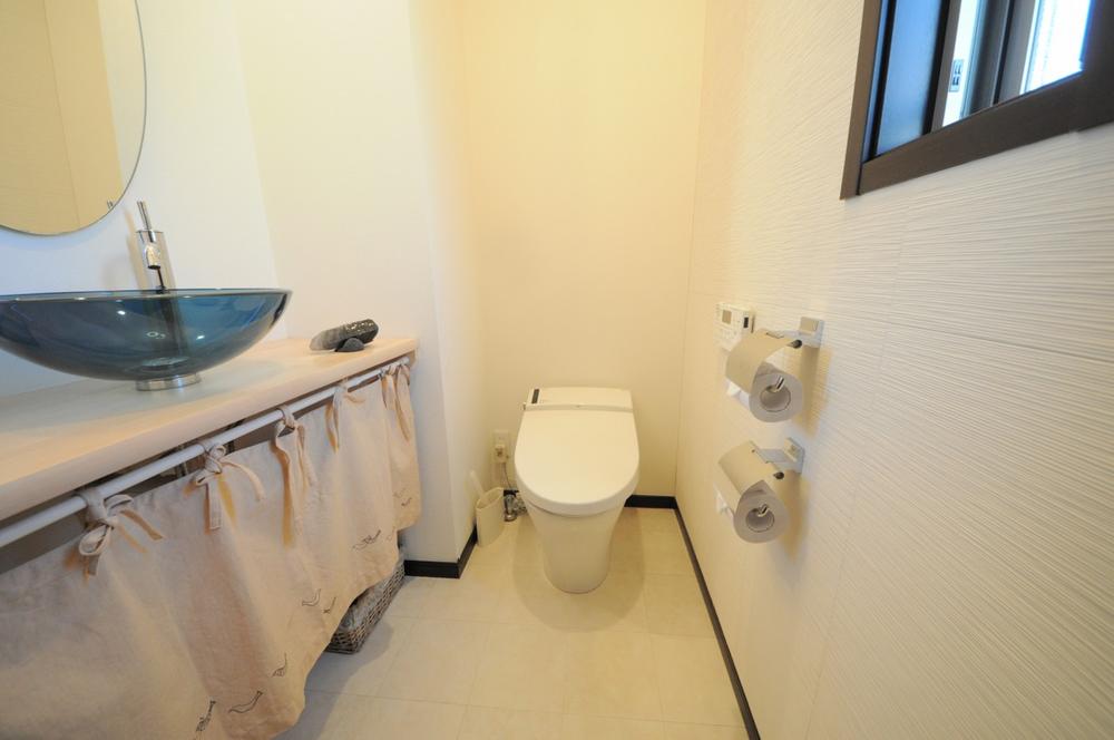 Toilet. Indoor (12 May 2013) Shooting