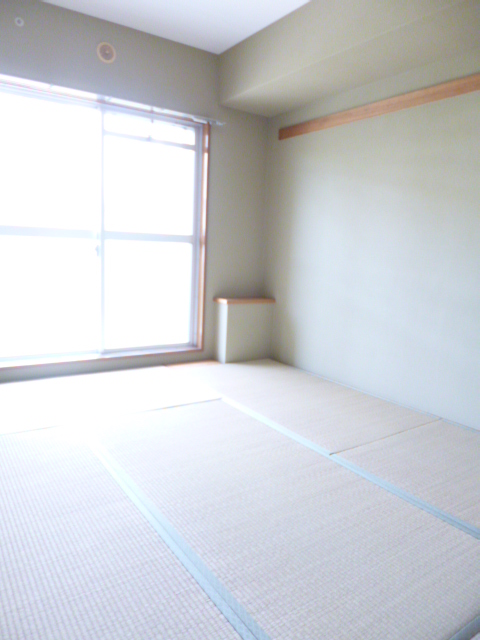 Living and room. It will calm the tatami