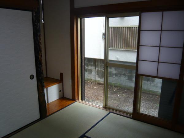 Non-living room. Sliding door ・ Sliding door ・ Tatami mat was re-covering