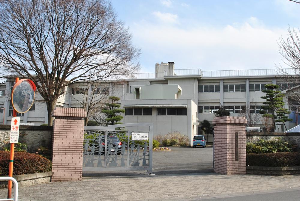 Primary school. Tsurugashima second elementary school up to 350m