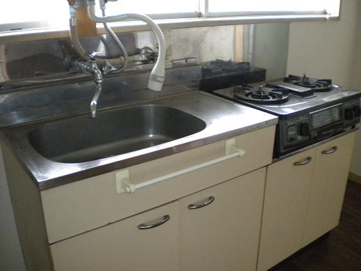 Kitchen. Two-burner stove installation Allowed