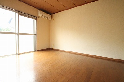 Living and room. It is a photograph of the same type of room.