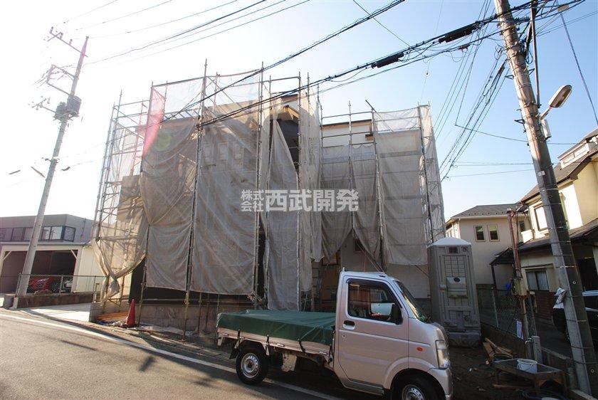 Local photos, including front road. Local (12 May 2013) Shooting