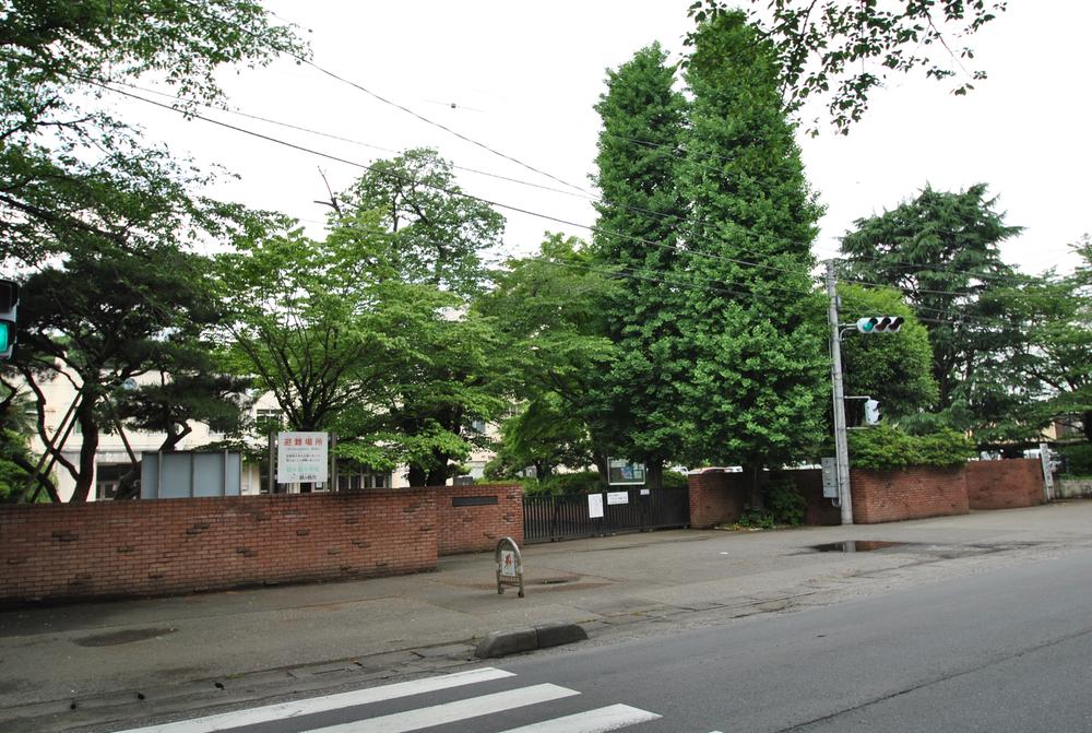 Junior high school. 1450m to Tsurugashima junior high school