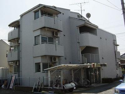 Other common areas. It is a roof with a parking lot equipped