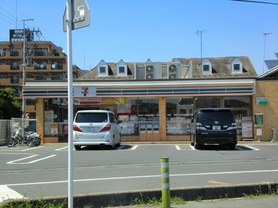 Convenience store. 722m to Seven-Eleven (convenience store)