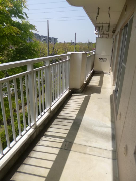 Balcony. Large veranda Hoseru a lot of laundry.