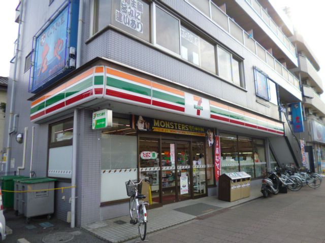 Convenience store. 790m to Seven-Eleven (convenience store)