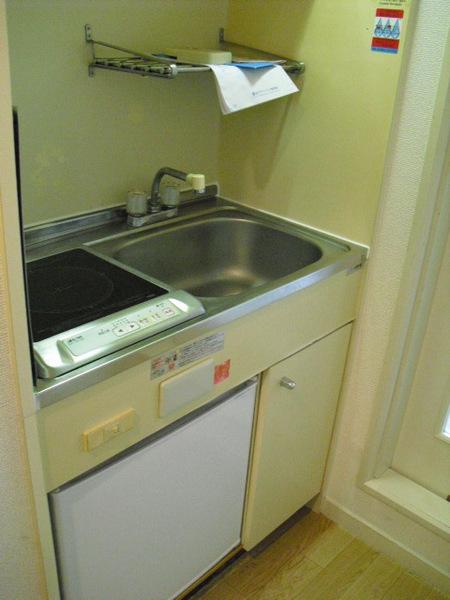 Kitchen. Electric stove ・ It is with a mini fridge