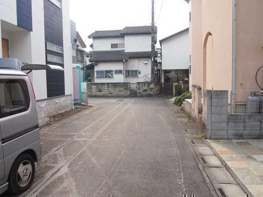 Local photos, including front road. Frontal road