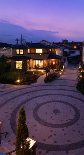 Local photos, including front road. Local night scene (September 2013 shooting)