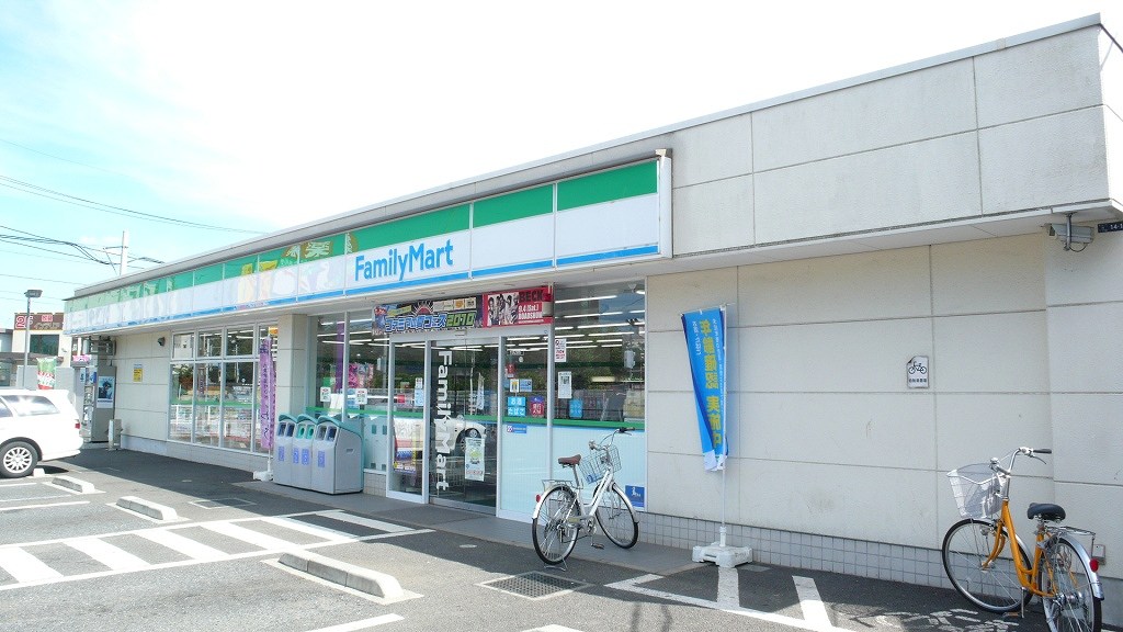 Convenience store. 450m to Family Mart (convenience store)