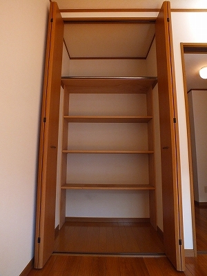 Receipt. Closet with depth