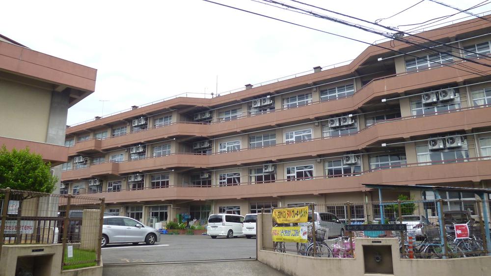 Primary school. 761m to Wako City Kitahara elementary school