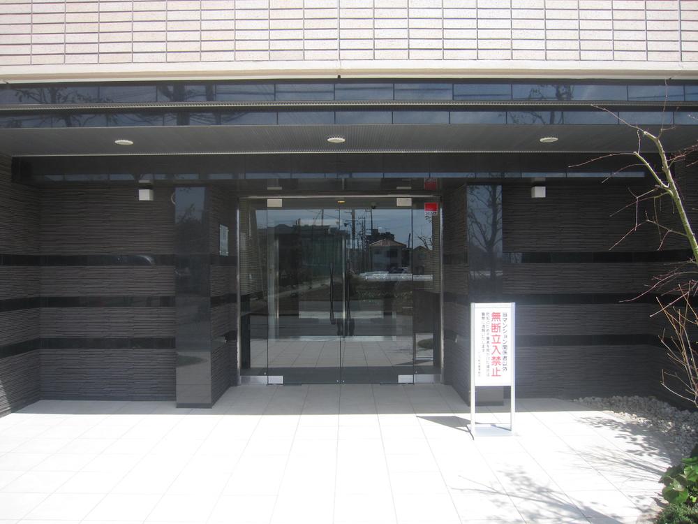 Entrance. Common areas