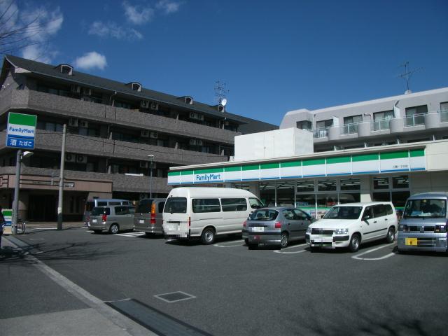 Convenience store. FamilyMart three kindergartens chome store up (convenience store) 440m