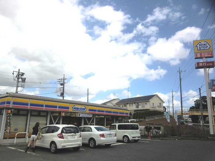 Convenience store. MINISTOP up (convenience store) 640m