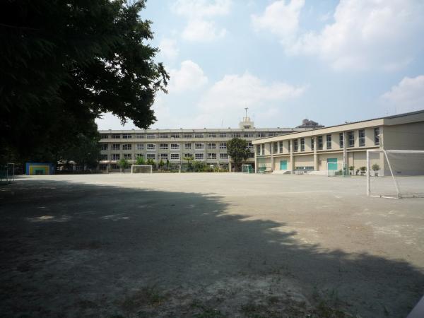 Primary school. Fifth elementary school until the 1058m walk 14 minutes