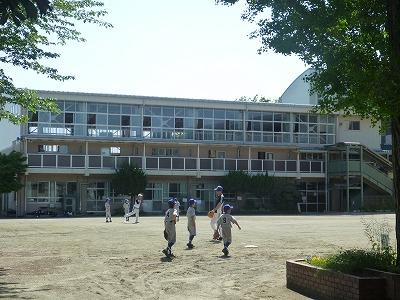 Primary school. Wako Municipal Niikura to elementary school 895m