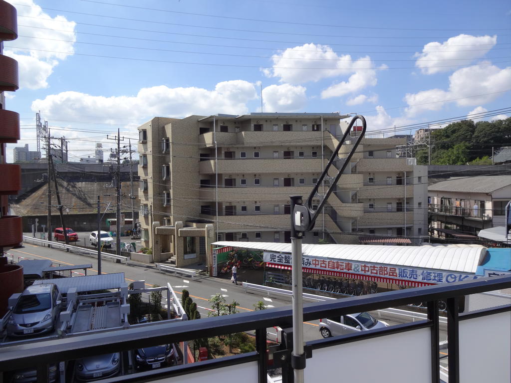 View. The top floor angle room view good! !