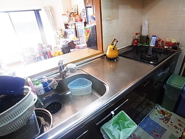 Kitchen. Indoor (10 May 2013) Shooting