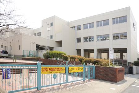 Primary school. Wako Honcho 434m up to elementary school