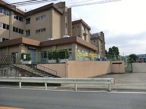 Primary school. Municipal Kitahara to elementary school 240m