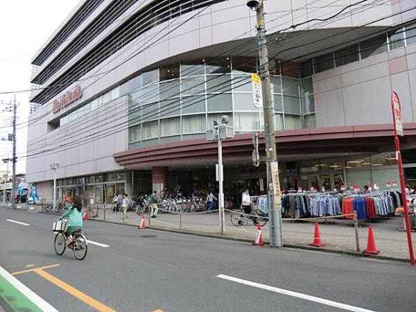 Shopping centre. To Ito-Yokado 625m